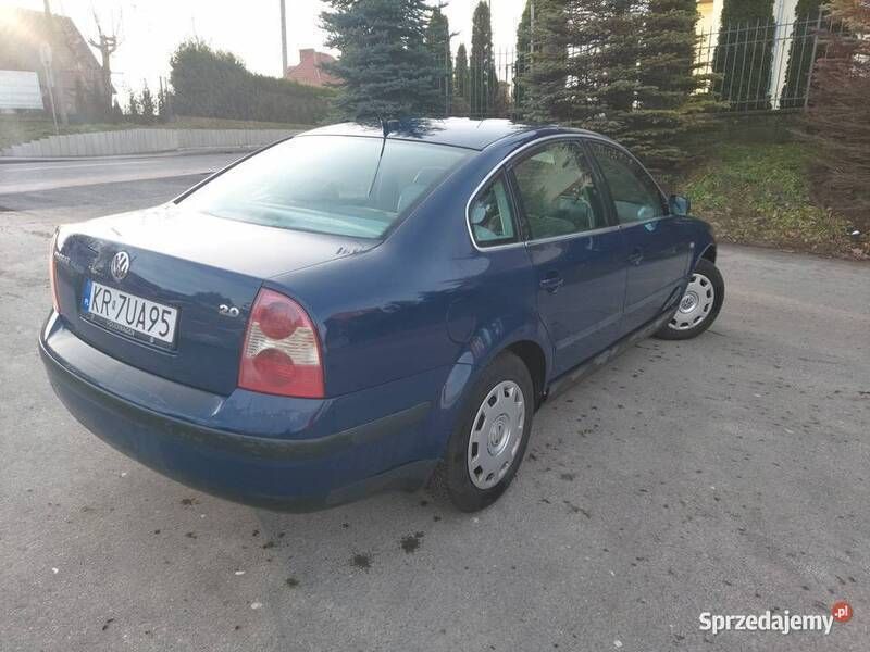 Używany VW Passat 2001 Granatowy Sedan/Limuzyna