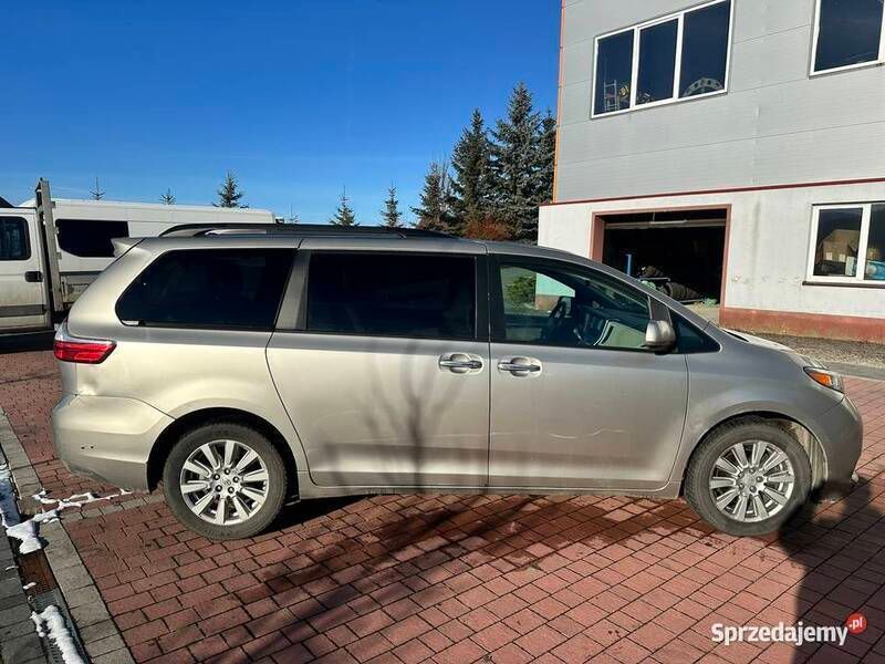 Używany 2017 Toyota Sienna XLE Minivan | 98 000 zł - Obraz 1/4