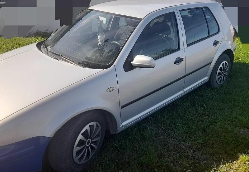 Używany VW Golf IV 2000 Srebrny Hatchback