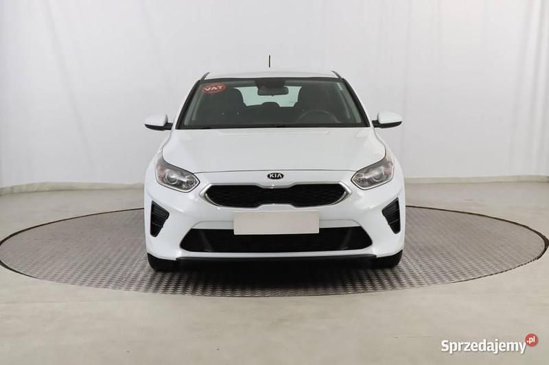Biały Używany 2018 Kia Ceed Hatchback | 42 999 zł (Uczciwa cena) - Obraz 1/4