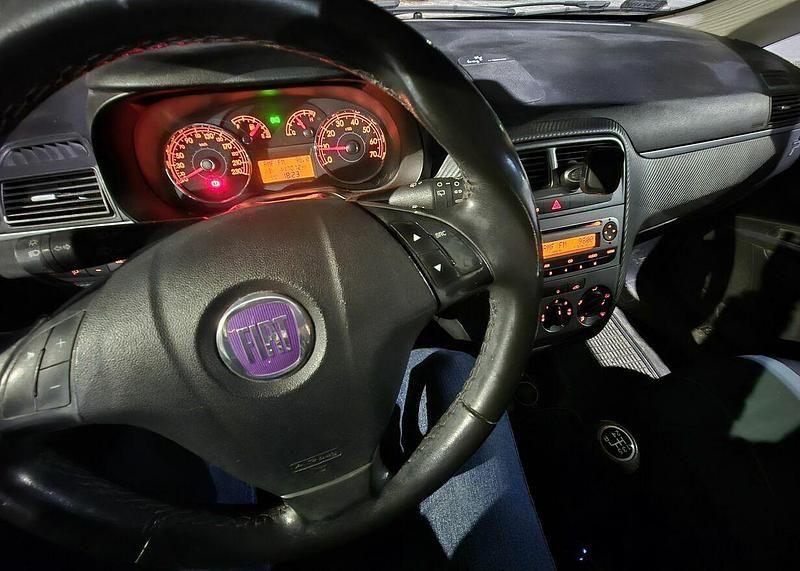 Srebrny Używany 2008 Fiat Grande Punto Dynamic Hatchback | 9999 zł (Dość drogi) - Obraz 1/4