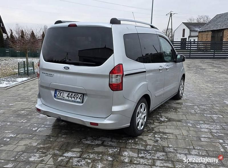 Używany Ford Tourneo Courier 2017 Srebrny Minivan