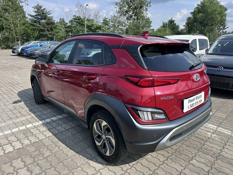 Używany Hyundai Kona 141 KM (103 kW) 2021 Bordowy (metalik) SUV