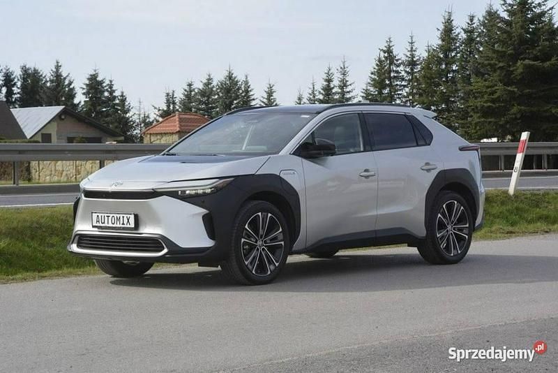 Srebrny Używany 2022 Toyota bZ4X SUV | 126 100 zł - Obraz 1/4