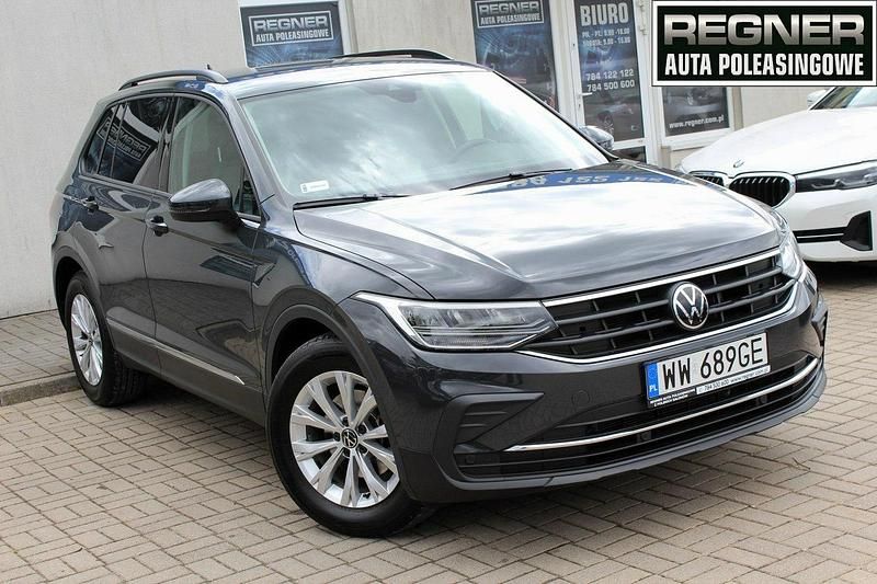 Grafitowy (metalik) Używany 2022 VW Tiguan SUV | 109 900 zł (Uczciwa cena) - Obraz 1/4