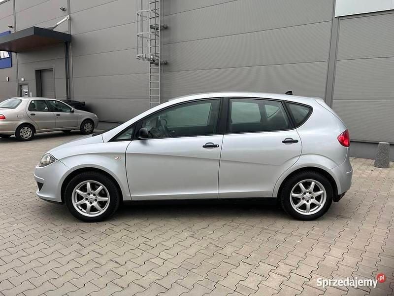 Srebrny Używany 2004 Seat Altea Minivan | 9700 zł (Uczciwa cena) - Obraz 1/4
