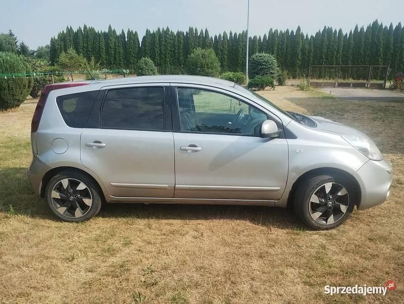 Używany Nissan Note 2013 Srebrny Sedan/Limuzyna