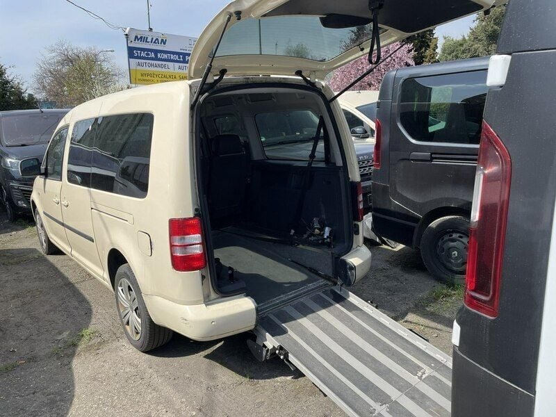 Kremowy Używany 2015 VW Caddy Minivan | 19 900 zł (Dość drogi) - Obraz 1/4