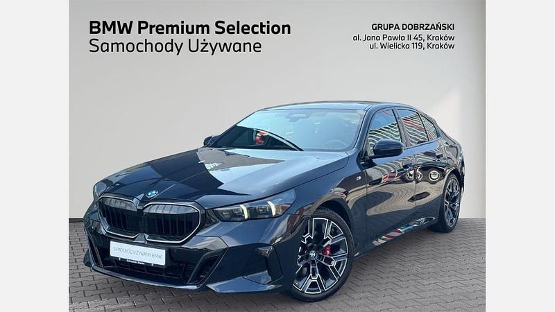 Czarny carbon m metalizowany Używany 2024 BMW 520 Shadowline Sedan/Limuzyna | 299 900 zł (Drogi) - Obraz 1/3