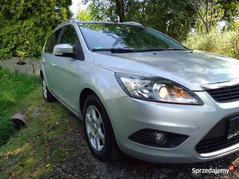Używany Ford Focus 2010 Srebrny Kombi