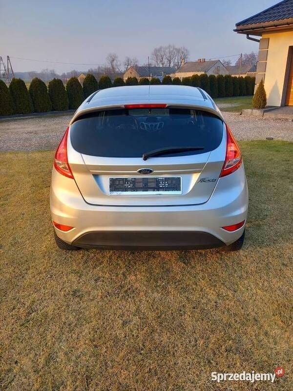 Używany Ford Fiesta 2012 Srebrny Hatchback