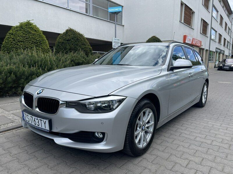 Srebrny (metalik) Używany 2014 BMW 230 Kombi | 42 999 zł - Obraz 1/4