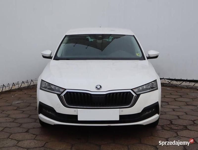 Używany Skoda Octavia 150 KM (110 kW) 2021 Biały Hatchback