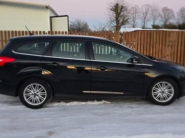 Czarny Używany 2018 Ford Focus Kombi | 28 000 zł (Dobra cena) - Obraz 1/4