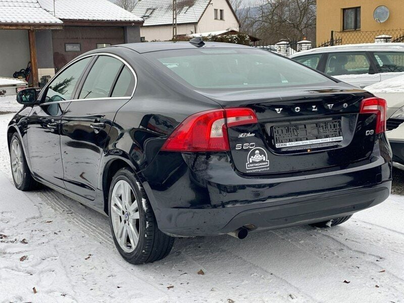 Używany Volvo S60 163 KM (119 kW) 2011 Czarny Sedan/Limuzyna