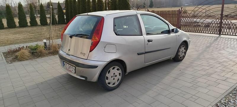 Używany Fiat Punto 2003 Srebrny Hatchback