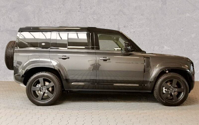 Używany Land Rover Defender S 200 KM (147 kW) 2024 Czarny SUV