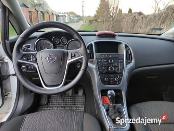 Biały Używany 2015 Opel Astra Hatchback | 34 000 zł (Uczciwa cena) - Obraz 1/2