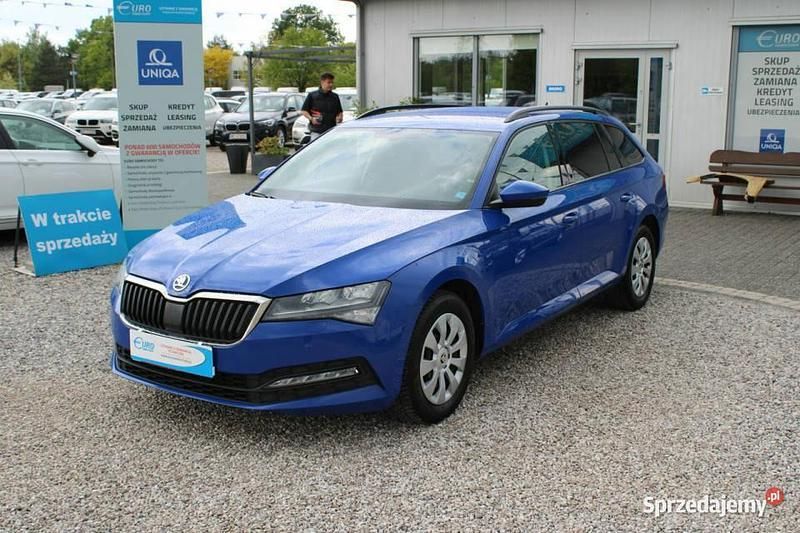 Niebieski Używany 2022 Skoda Superb Active Kombi | 70 900 zł (Super Cena) - Obraz 1/4
