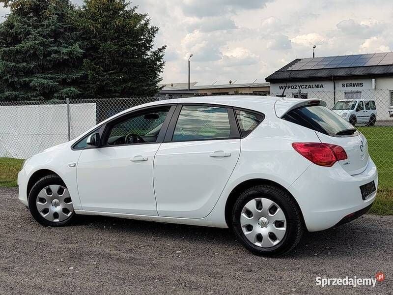 Używany Opel Astra 2010 Biały Hatchback
