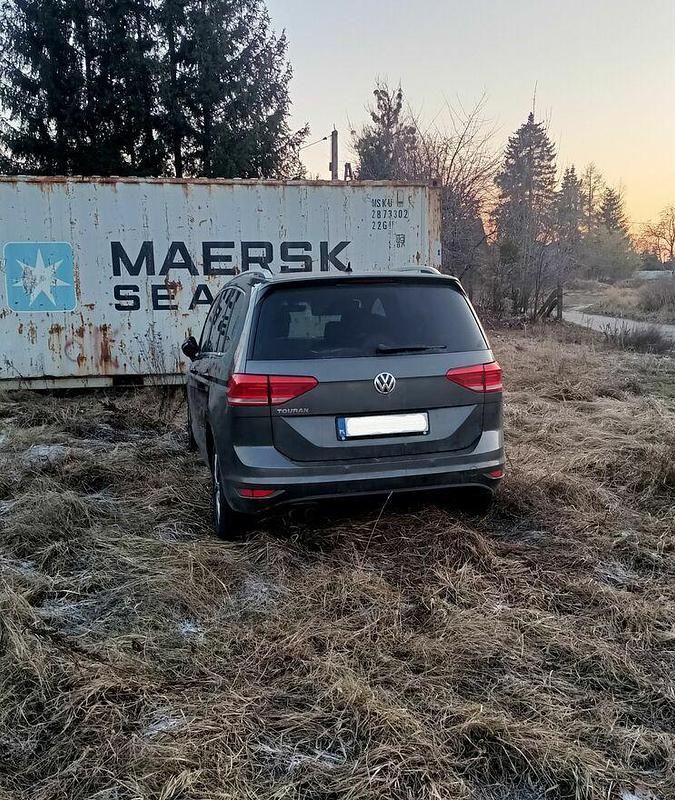 Używany VW Touran 150 KM (110 kW) 2018 Szary Minivan