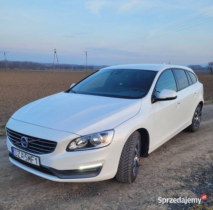 Biały Używany 2018 Volvo V60 Kombi | 64 900 zł (Super Cena) - Obraz 1/4