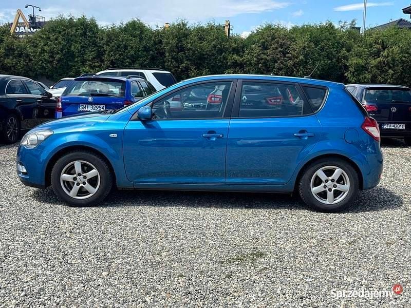 Niebieski Używany 2010 Kia Ceed 2 Hatchback | 16 990 zł (Uczciwa cena) - Obraz 1/4