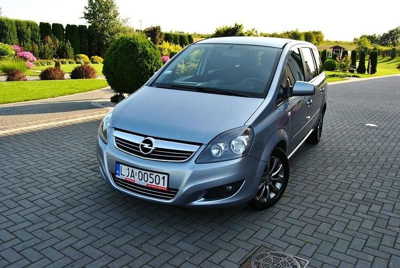 Inny (metalik) Używany 2010 Opel Zafira Minivan | 11 900 zł (Uczciwa cena) - Obraz 1/4