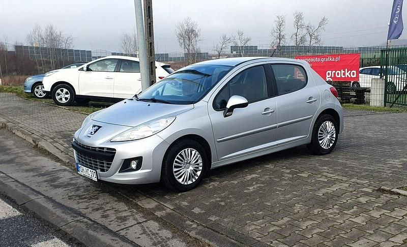 Używany Peugeot 207 73 KM (53 kW) 2012 Srebrny Hatchback