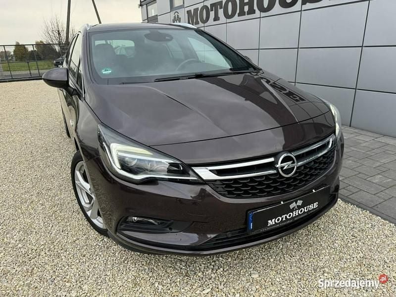 Brązowobeżowy Używany 2016 Opel Astra Sport Kombi | 45 900 zł (Dość drogi) - Obraz 1/4