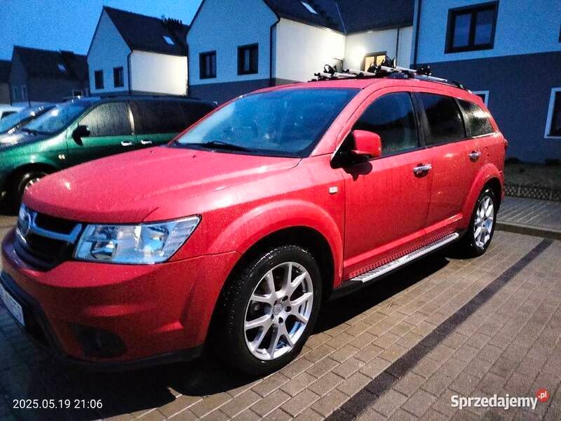 Czerwony Używany 2014 Fiat Freemont SUV | 44 900 zł (Dość drogi) - Obraz 1/4
