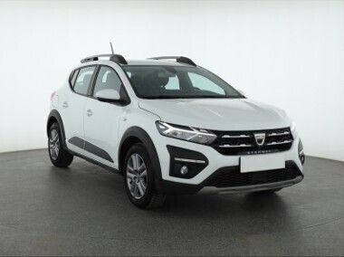Biały Używany 2022 Dacia Sandero Hatchback | 56 999 zł (Uczciwa cena) - Obraz 1/4