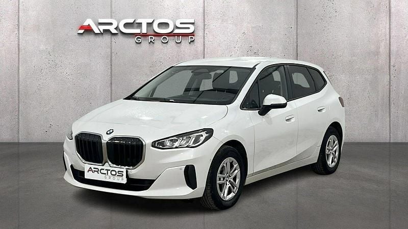 Biały Używany 2022 BMW 218 Kombi | 77 900 zł (Uczciwa cena) - Obraz 1/4