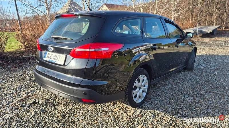 Używany Ford Focus 2017 Czarny Kombi