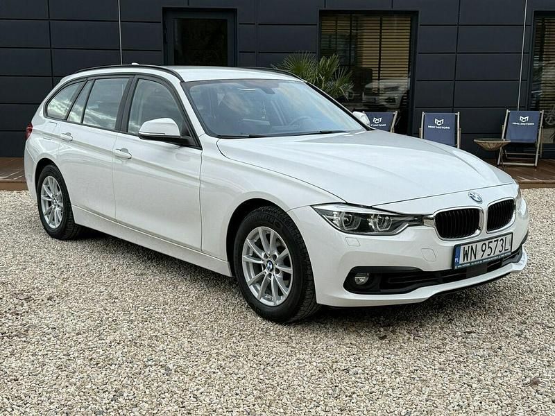 Biały Używany 2019 BMW 318 Kombi | 59 900 zł (Drogi) - Obraz 1/3