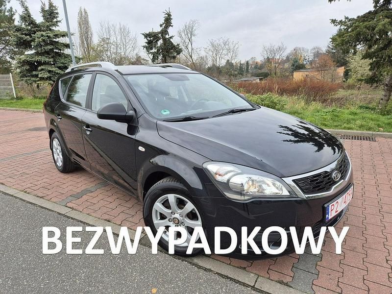 Używany Kia Ceed 126 KM (92 kW) 2010 Czarny Hatchback