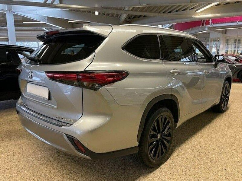 Używany Toyota Highlander Executive 248 KM (182 kW) 2023 Srebrny SUV