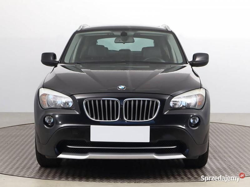 Czarny Używany 2010 BMW X1 SUV | 32 499 zł (Uczciwa cena) - Obraz 1/4
