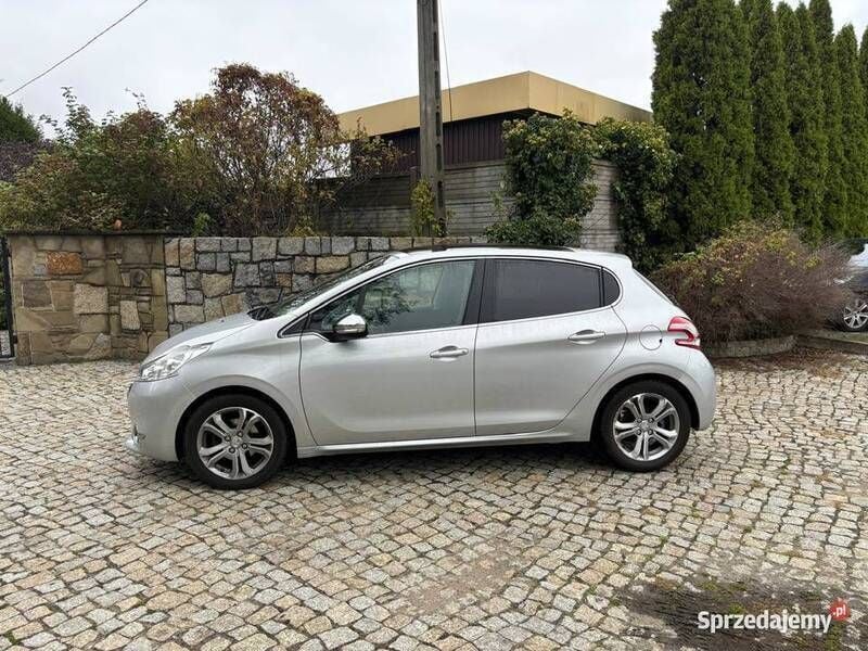 Używany Peugeot 208 Allure 92 KM (67 kW) 2012 Hatchback
