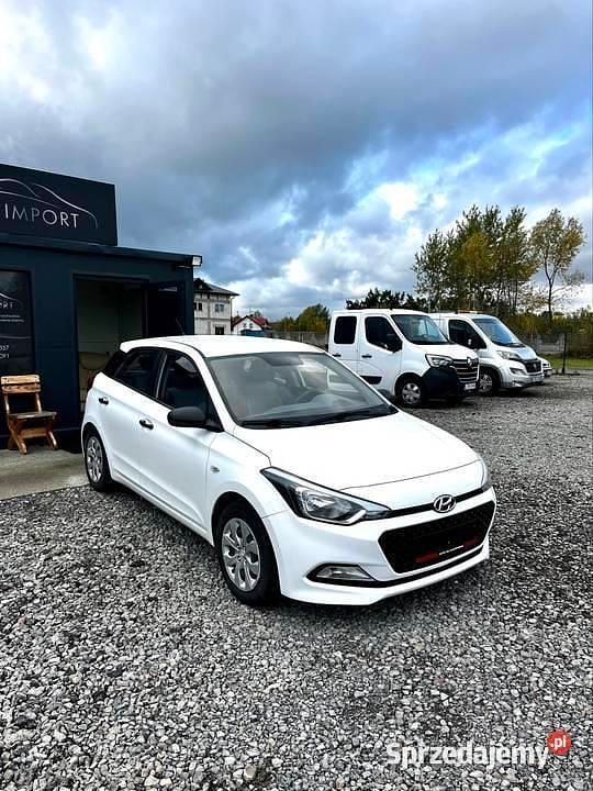 Biały Używany 2015 Hyundai i20 Sedan/Limuzyna | 22 900 zł (Drogi) - Obraz 1/4