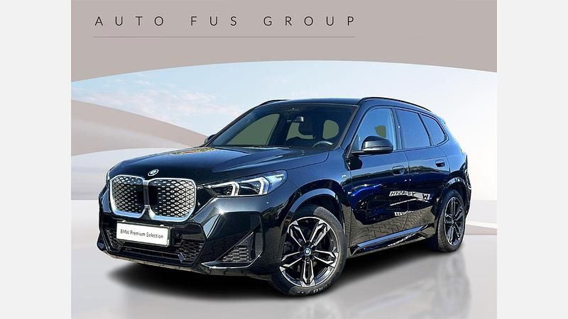 Czarny szafir metalizowany Używany 2024 BMW iX1 Comfort Edition SUV | 199 900 zł - Obraz 1/3