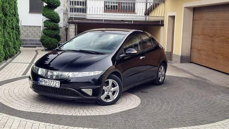 Czarny Używany 2007 Honda Civic Hatchback | 14 900 zł (Uczciwa cena) - Obraz 1/4