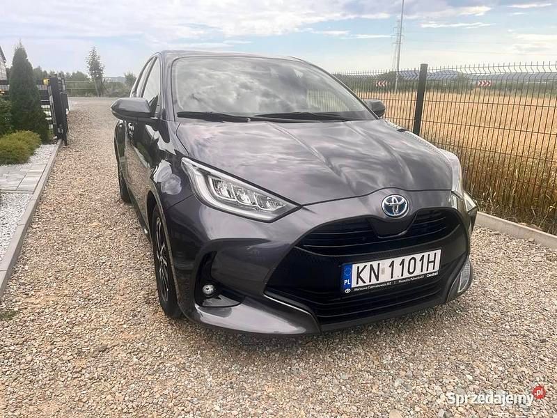 Używany Toyota Yaris Hybrid Comfort 2022 Szary Hatchback