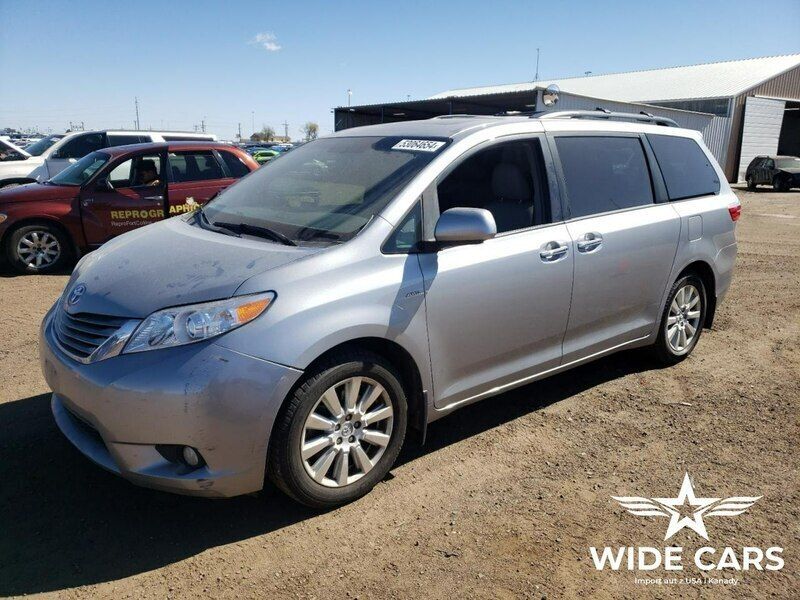 Szary (metalik) Używany 2017 Toyota Sienna Minivan | 48 000 zł - Obraz 1/4