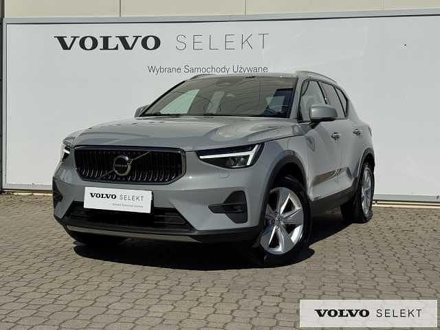 Srebrny Używany 2024 Volvo XC40 SUV | 149 900 zł (Dobra cena) - Obraz 1/3