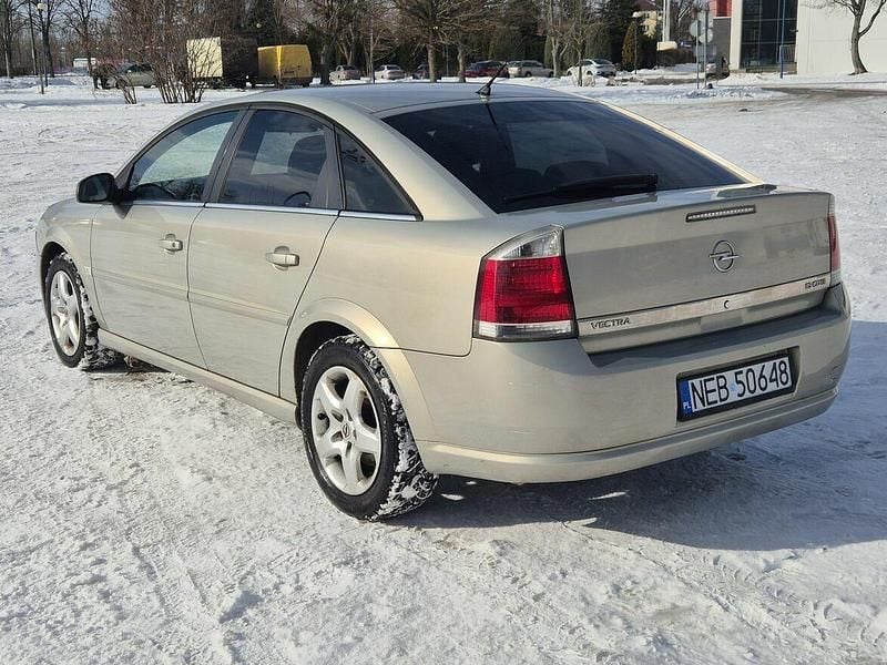 Używany Opel Vectra 2007 Brązowobeżowy Sedan/Limuzyna