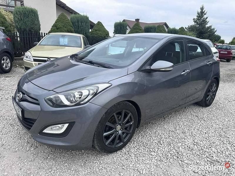 Używany Hyundai i30 90 KM (66 kW) 2013 Szary Hatchback
