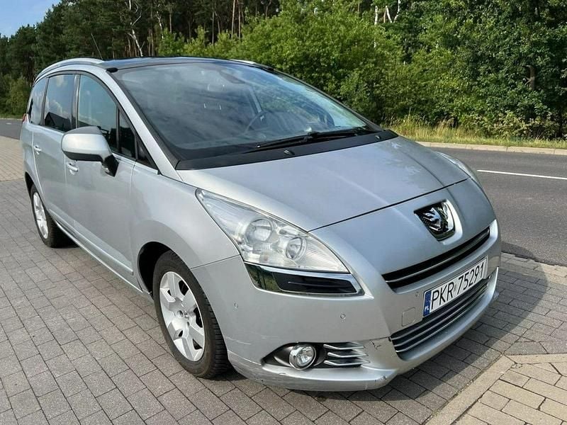 Srebrny Używany 2012 Peugeot 5008 Minivan | 17 500 zł - Obraz 1/4