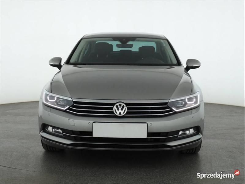 Szary Używany 2016 VW Passat Sedan/Limuzyna | 56 999 zł (Uczciwa cena) - Obraz 1/4