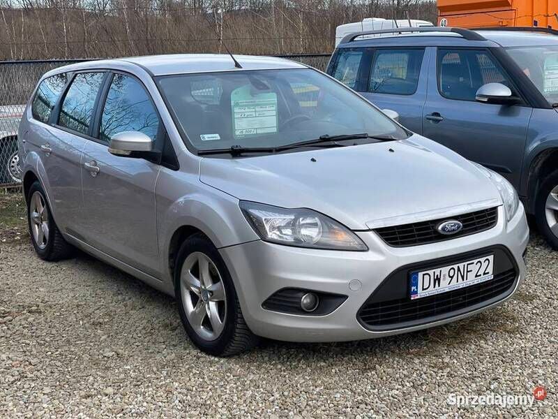 Używany Ford Focus 2010 Srebrny Sedan/Limuzyna